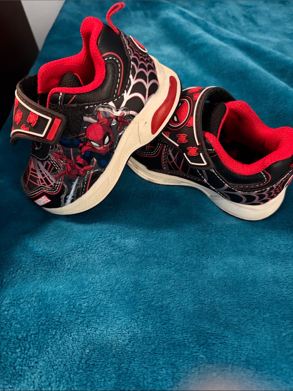 Marvel Spider-Man Kids Sneakers - Black and Red